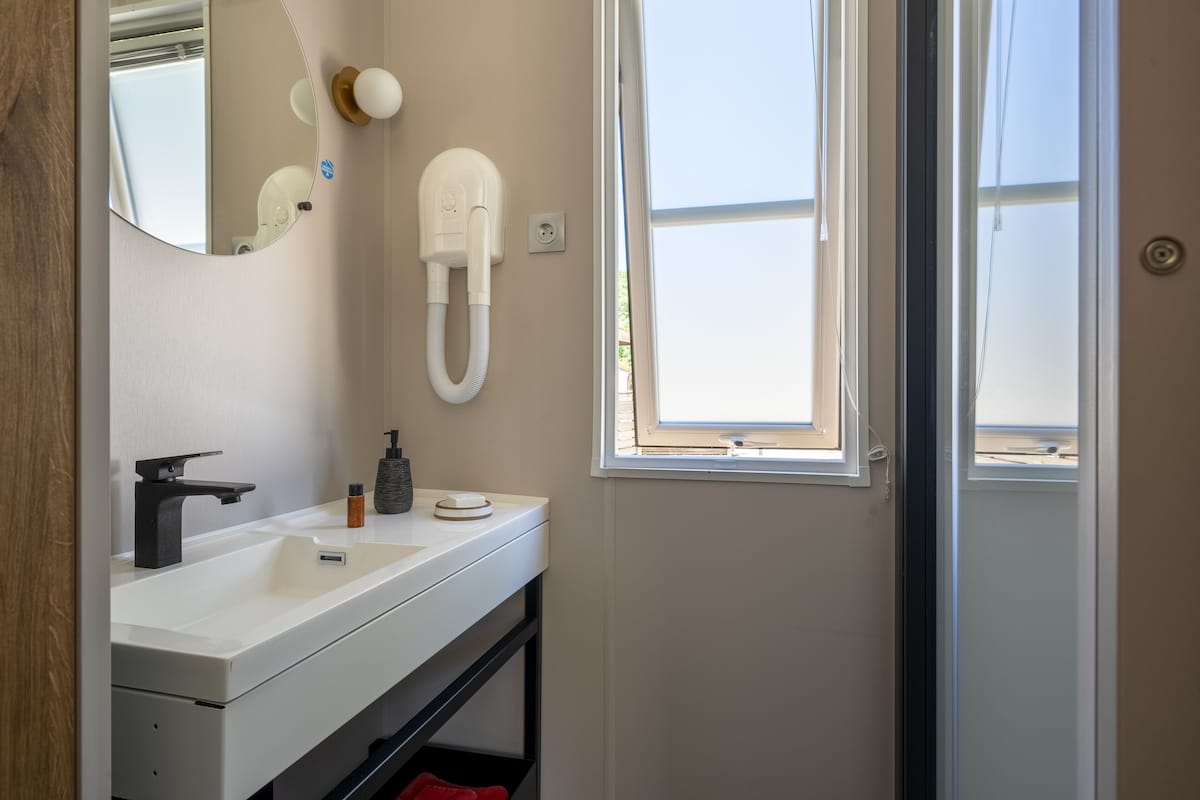 Mobil-Home Charme Premium 2ch | Badrum | Dusch och handdukar