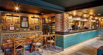 The Boathouse & Riverside Rooms