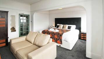 Superior-Suite, 1 Queen-Bett und Schlafsofa, Terrasse, Meerblick (Acacia) | Bettwäsche aus ägyptischer Baumwolle, hochwertige Bettwaren, Zimmersafe