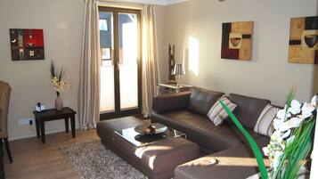 42-inch flat-screen TV with cable channels, TV, DVD player