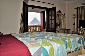 Queen Double Room (Private Bathroom) | Minibar, desk, iron/ironing board, rollaway beds - Ramosa Guest House (Giza)
