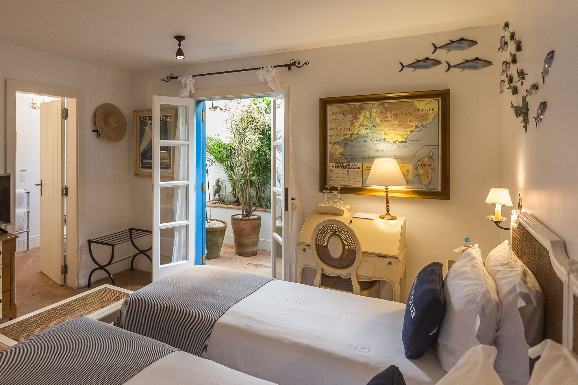 Quarto clássico | Roupas de cama premium, frigobar, cofres nos quartos