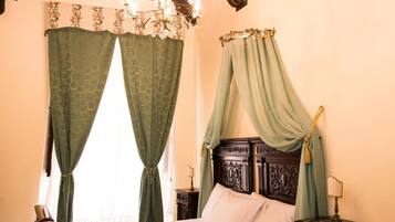 Literie de qualité supérieure, bureau, fer et planche à repasser