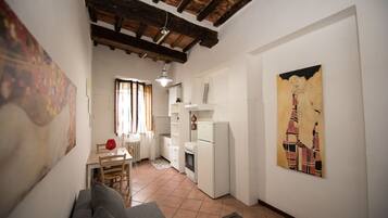 Familien-Vierbettzimmer, Kochnische, Stadtblick | Eigene Kochnische