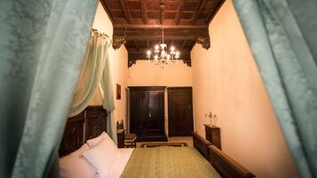 Exclusive Double Room, Shared Bathroom, City View | Premium bedding, desk, iron/ironing board, rollaway beds