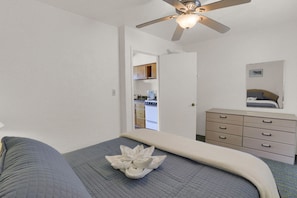 Habitación Deluxe, 1 cama Queen size y sofá cama, cocineta | Wifi gratis y ropa de cama 