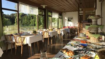 Tägliches inbegriffenes Frühstücksbuffet