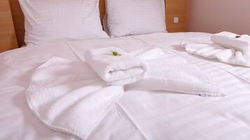 Superior Double Room, 1 King Bed, Bathtub, Garden View | In-room safe, desk, soundproofing, cots/infant beds