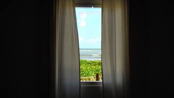 Standard Triple Room, Ocean View | Minibar, bed sheets