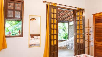 Departamento estándar | Minibar y ropa de cama