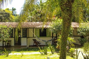 Triple Room | Minibar, bed sheets