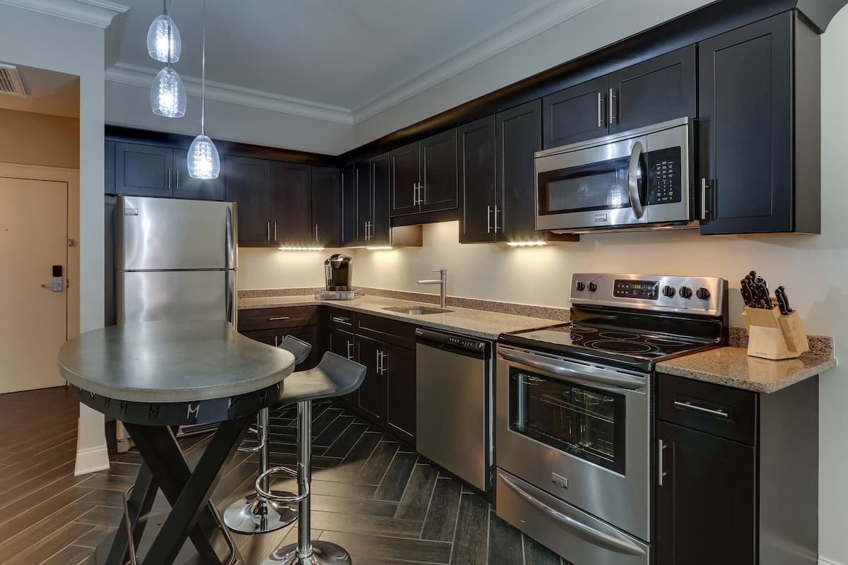 regal mid-king suite | private kitchen | full-sized fridge, microwave, oven, stovetop