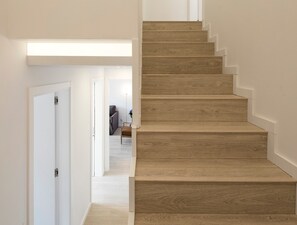 Appartement Duplex, 2 chambres | Coffres-forts dans les chambres, rideaux occultants