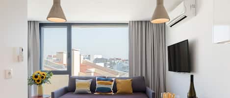 Duplex, 2 Bedrooms | Living room