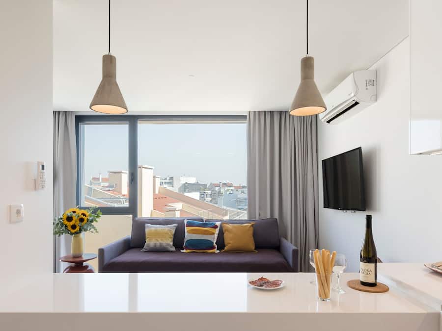 Duplex, 2 quartos | Sala de estar | Smart TV 43 polegadas com canais a cabo