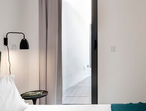 In-room safe, blackout drapes, iron/ironing board - LSA Parque by Numa (Lisbon)