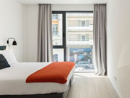 Apartamento, 1 quarto | Cofres nos quartos, cortinas blackout, ferros/tábuas de passar roupa