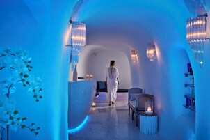 Couples treatment rooms, body treatments, manicures and pedicures