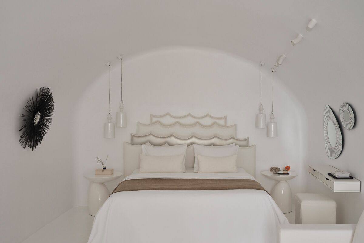 Honeymoon Suite with Caldera View