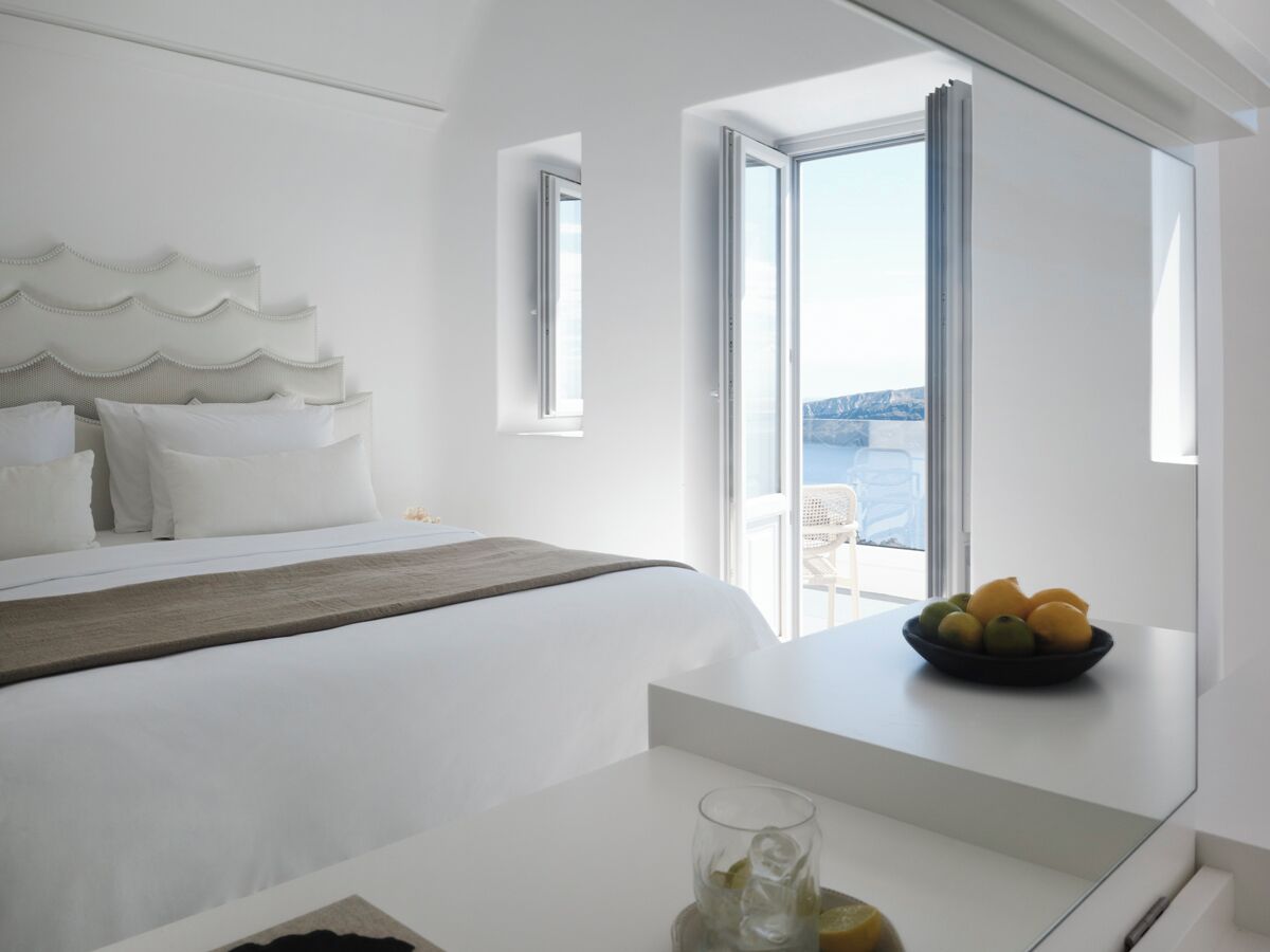 Suite, piscine privée, vue mer (Master, Caldera view, Infinity Pool) | Literie de qualité supérieure, minibar, coffres-forts dans les chambres