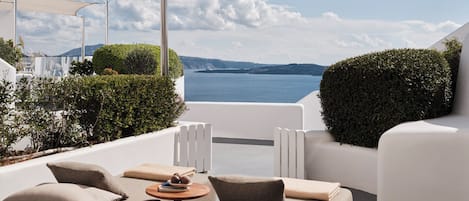 Honeymoon Suite with Caldera View | Balcony view