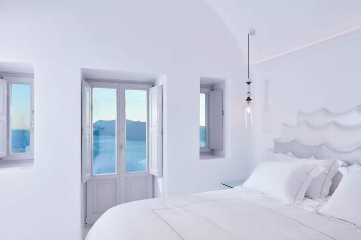 Premium bedding, minibar, in-room safe, blackout drapes