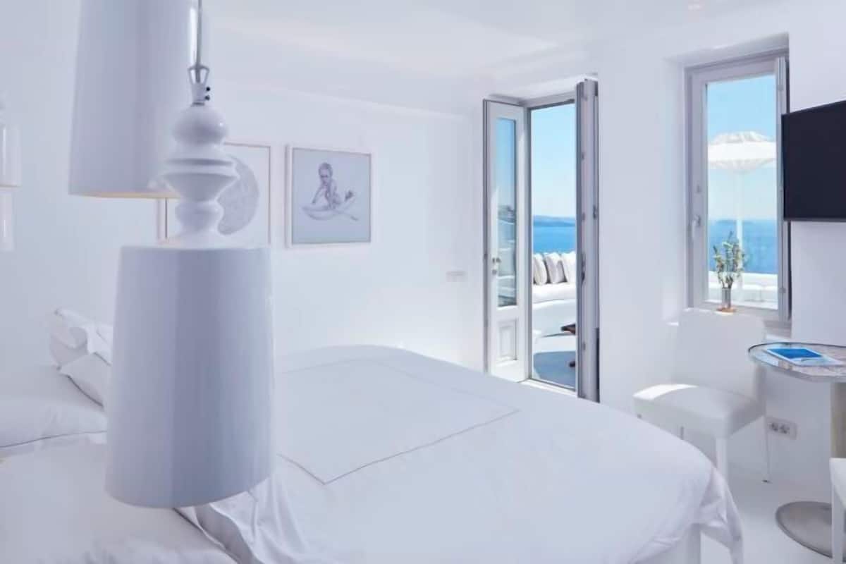 Premium bedding, minibar, in-room safe, blackout drapes