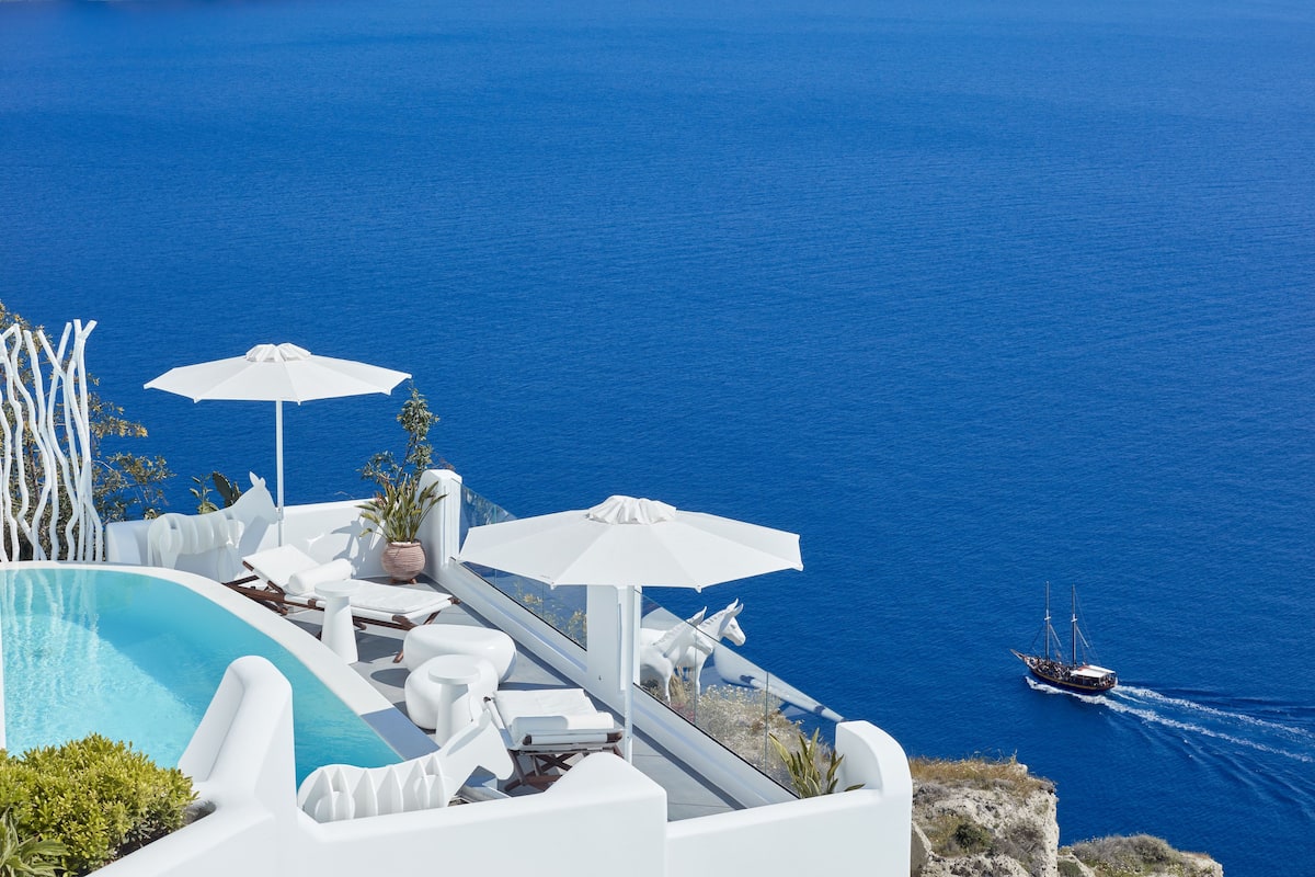 Suite, piscina privata, vista mare (Master, Caldera view, Infinity Pool) | 2 camere, biancheria da letto di alta qualità, minibar