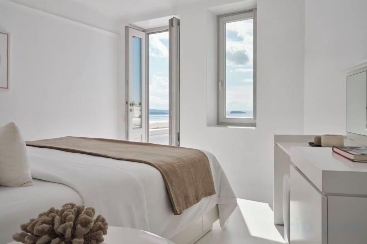 Premium bedding, minibar, in-room safe, blackout drapes