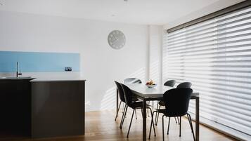 Apartment, 3 Bedrooms (Weston Street III) | Private kitchen