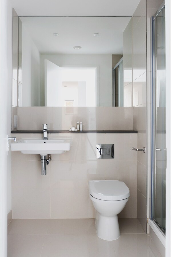 Apartment, 3 Bedrooms (Weston Street III) | Bathroom