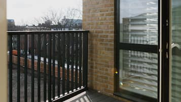 Apartment, 3 Bedrooms (Weston Street III) | Balcony