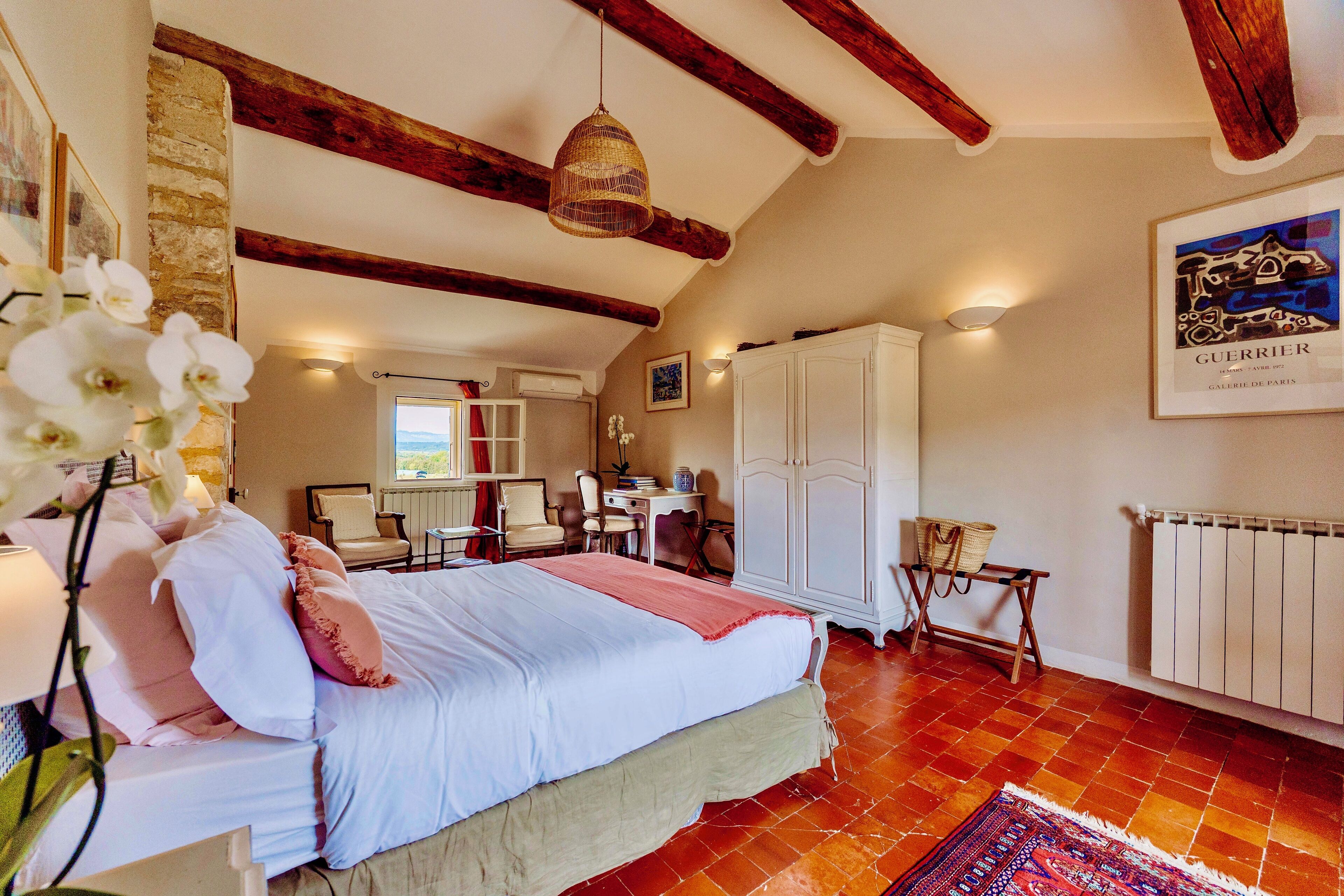 スイート | 客室ごとに異なる装飾、デスク、WiFi (無料)、ベッドシーツ