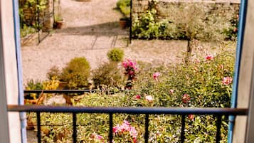 Standard Double Room | Individually decorated, desk, free WiFi, bed sheets