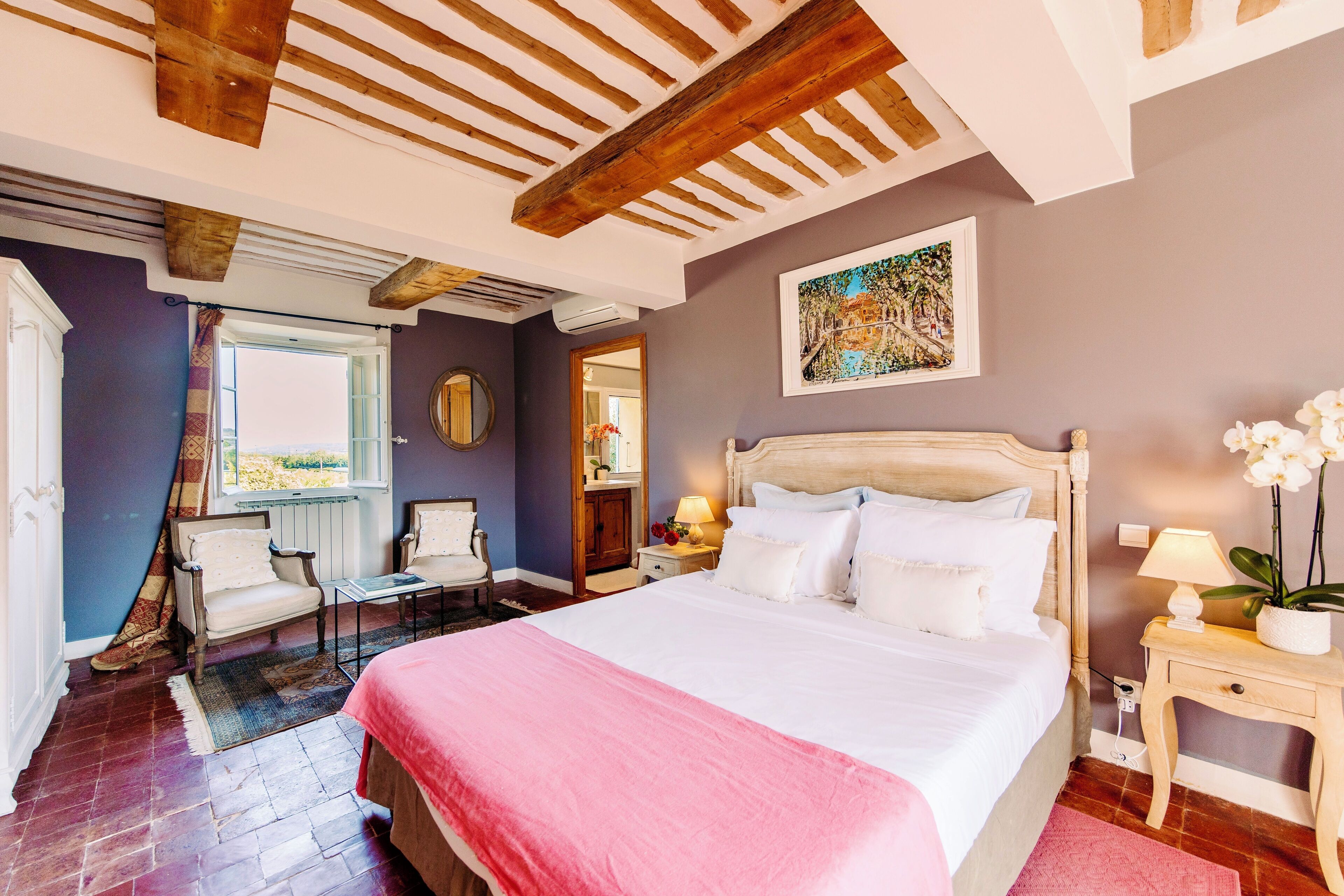 Décoration personnalisée, bureau, Wi-Fi gratuit, draps fournis