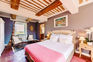 Individually decorated, desk, free WiFi, bed sheets - Bastide Saint Didier (Saint-Didier)