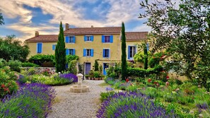 Front of property - Bastide Saint Didier (Saint-Didier)