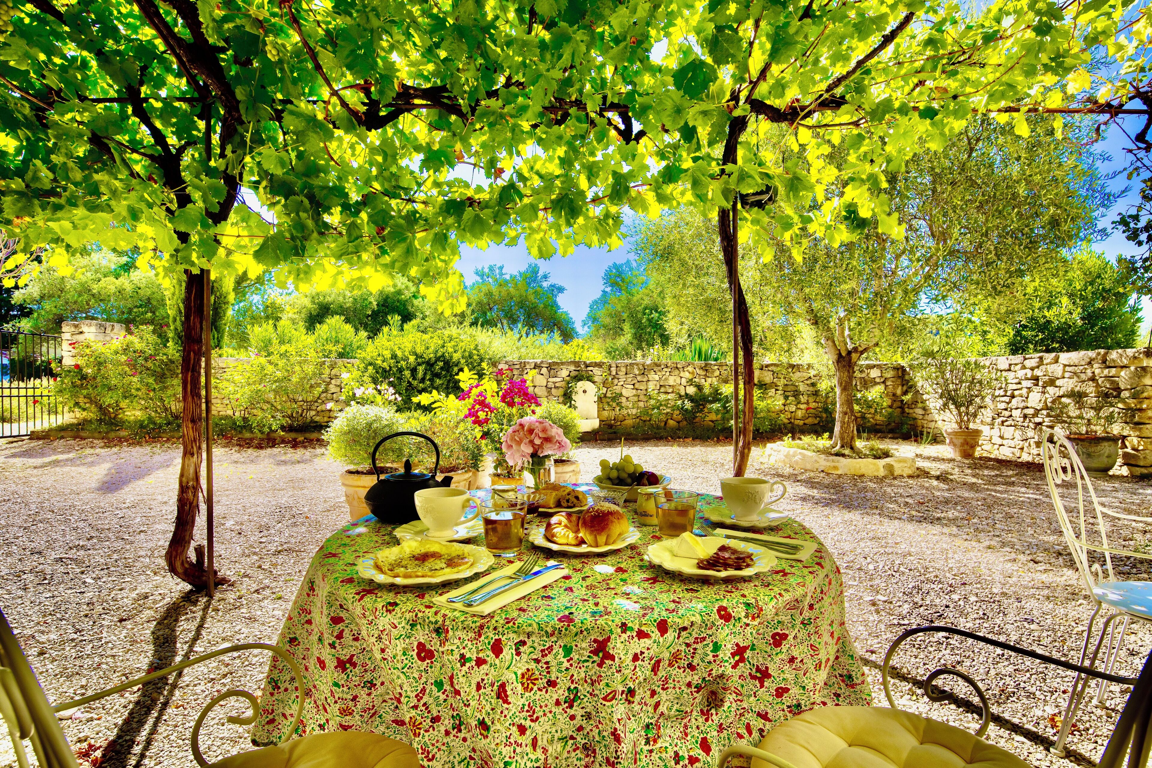 Free daily full breakfast