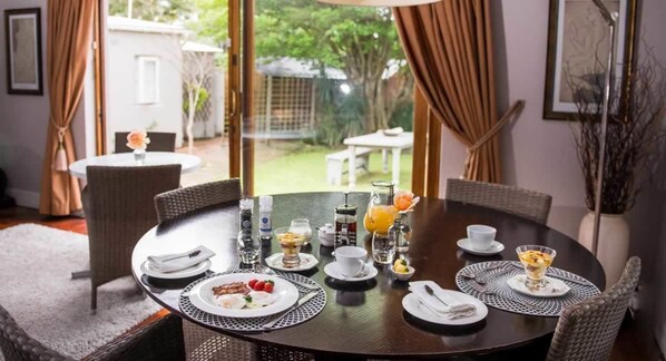 Bữa sáng kiểu Anh hàng ngày với phụ phí nhỏ