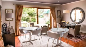 Bữa sáng kiểu Anh hàng ngày với phụ phí nhỏ