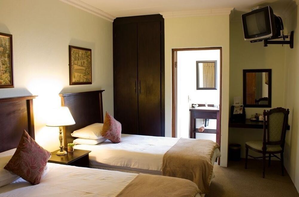 Premium bedding, in-room safe, individually decorated