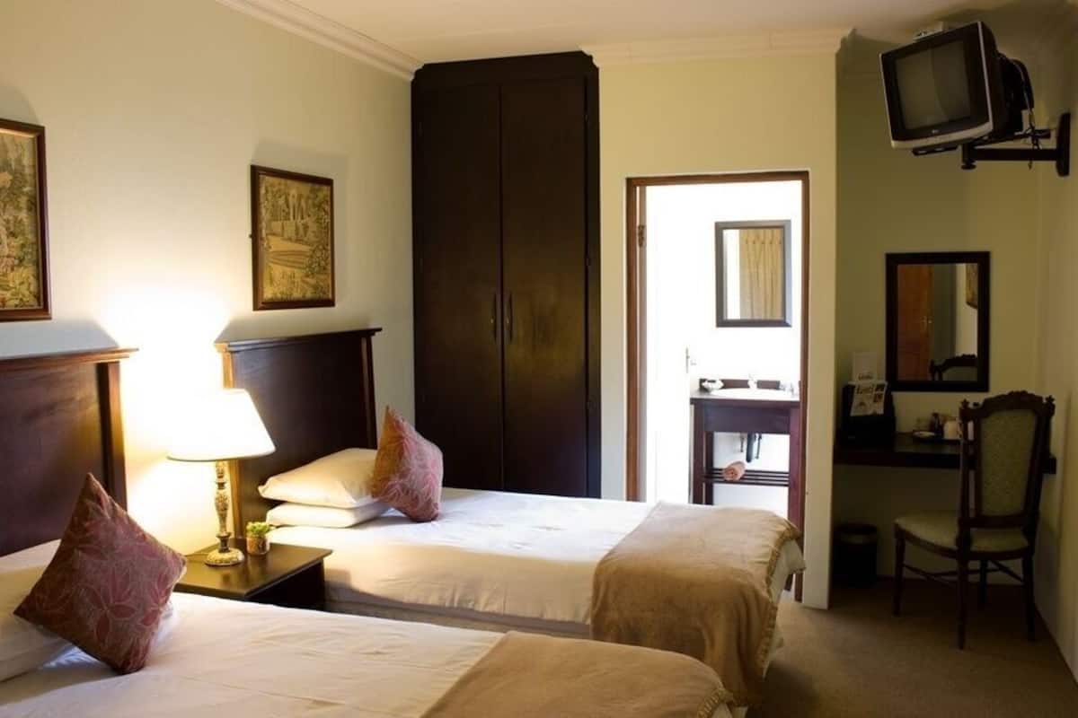 Premium bedding, in-room safe, individually decorated