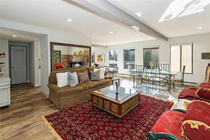 Condo, 3 Bedrooms | Living area