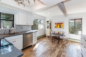 Condo, 3 Bedrooms | Private kitchen