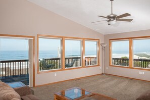 House, 3 Bedrooms | Living area