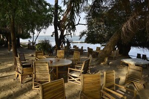 Breakfast, lunch served; international cuisine, al fresco dining  - L'Ecolodge de Simal (Fatick)