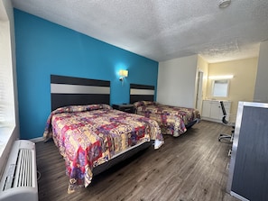 Comfort Double Room | Desk