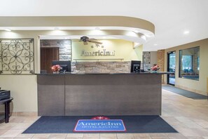 Lobby - AmericInn by Wyndham Delafield-Waukesha-Milwaukee (Delafield)
