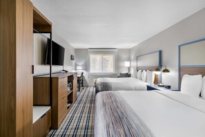 Kamer, 2 queensize bedden, niet-roken | Een bureau, een laptopwerkplek, verduisterende gordijnen