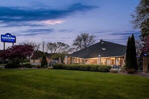 Exterior - AmericInn by Wyndham Delafield-Waukesha-Milwaukee (Delafield)
